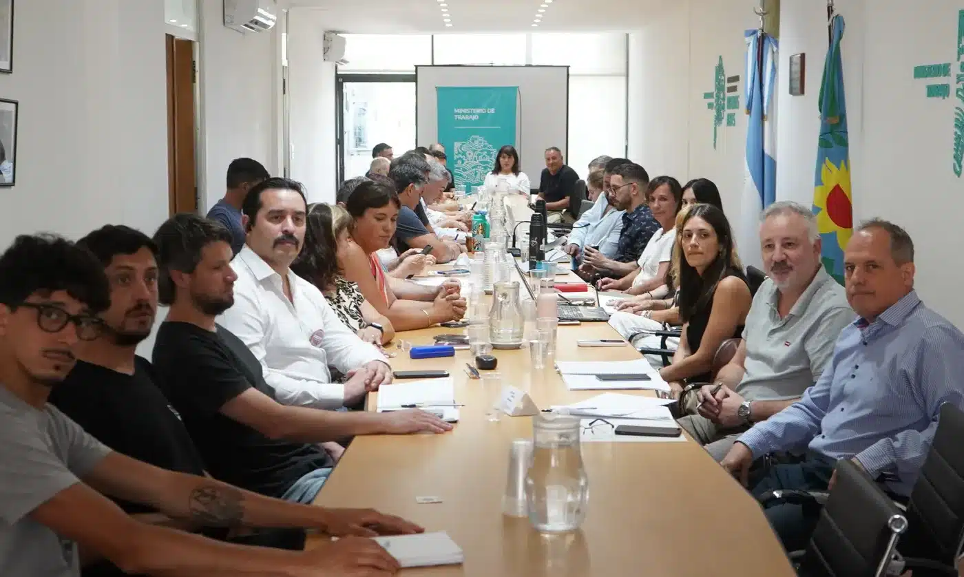 Sindicatos estatales demandan a Kicillof un incremento salarial de dos dígitos