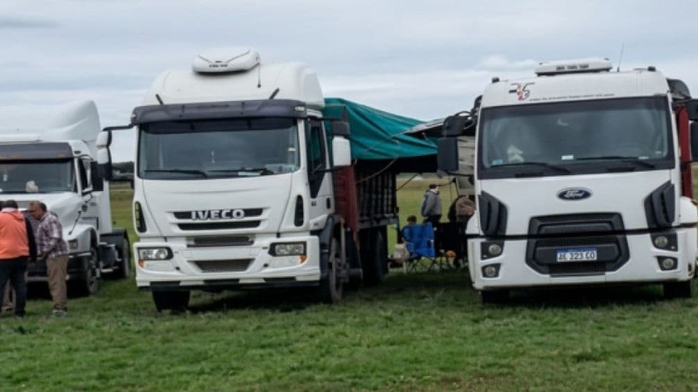 “Nos toman el pelo”: transportistas mantienen el paro tras la caída del acuerdo con el campo
