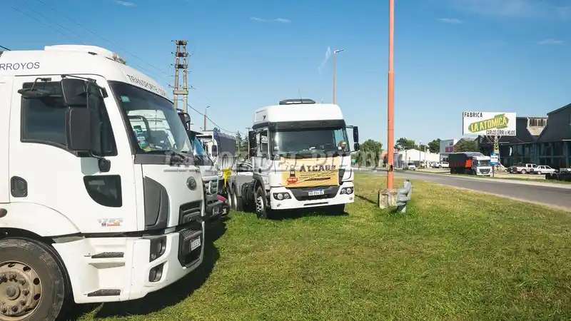 El paro de transportistas cerealeros cumplió diez días y sigue impactando en Puerto Quequén
