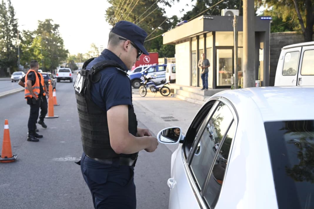 Detuvieron a ocho policías viales acusados de cobrar coimas