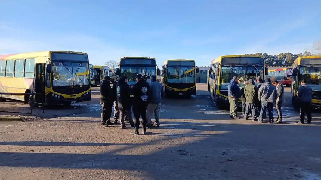 Vuelven los paros de colectivos en Necochea y Quequén por falta de pago