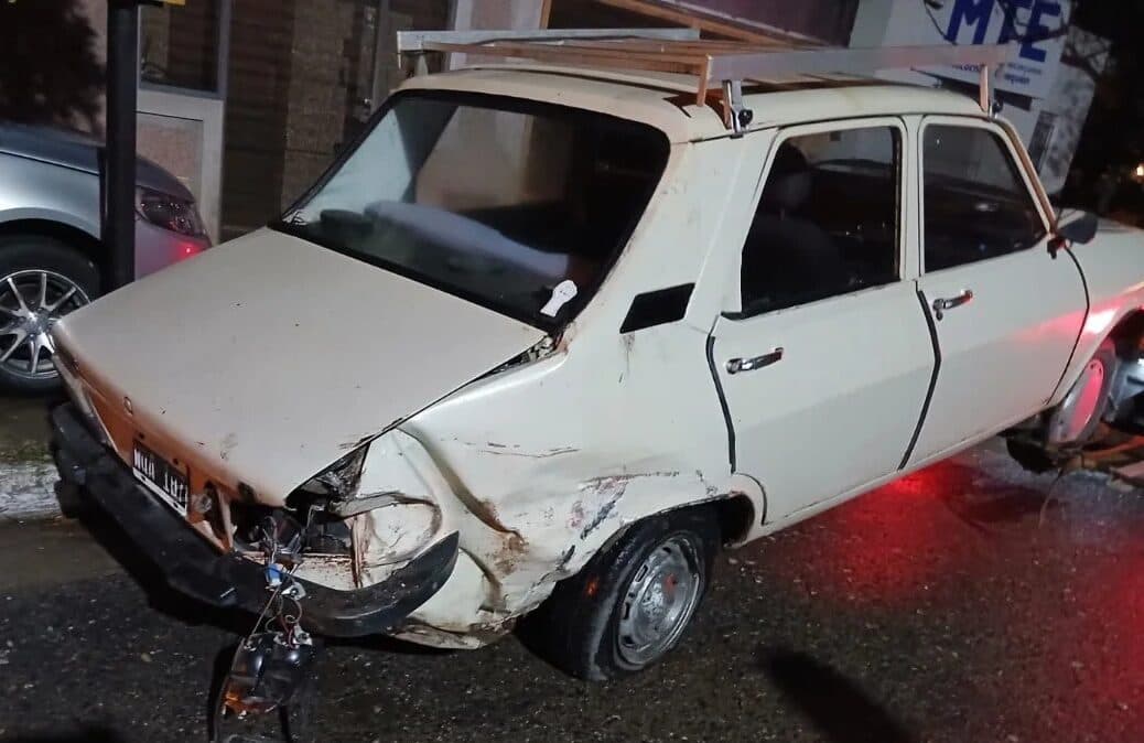 Chocó contra un auto estacionado y se negó al test de alcoholemia
