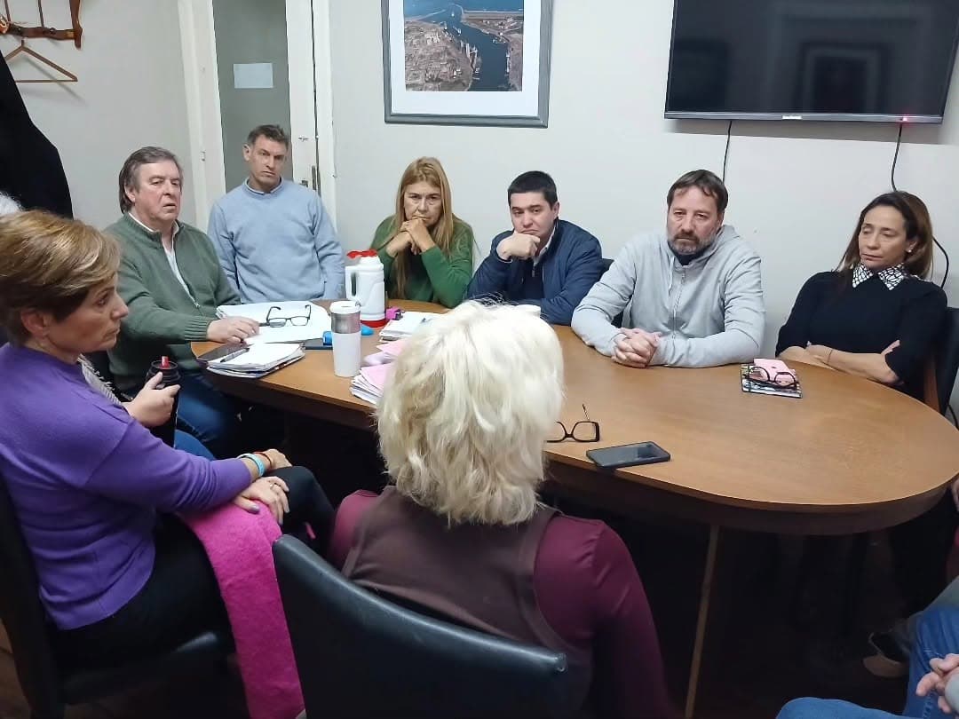 Almada Busca incorporar capacitación obligatoria en RCP al curso de manipulación de alimentos