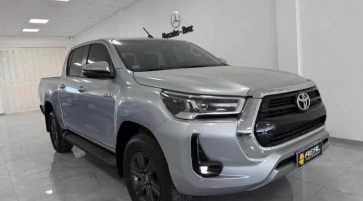 Robo a mano armada de una camioneta frente a un comercio en Quequén