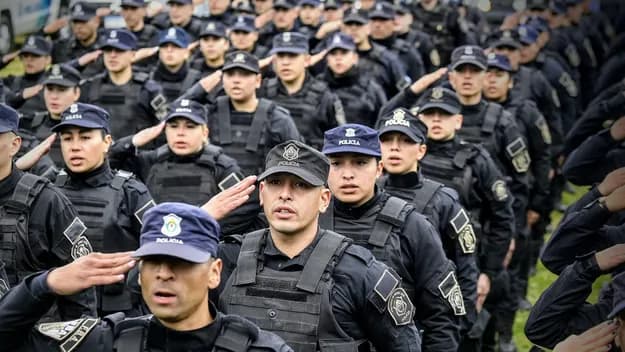 ¿De cuánto será? La Provincia cierra un nuevo aumento salarial para la Policía Bonaerense