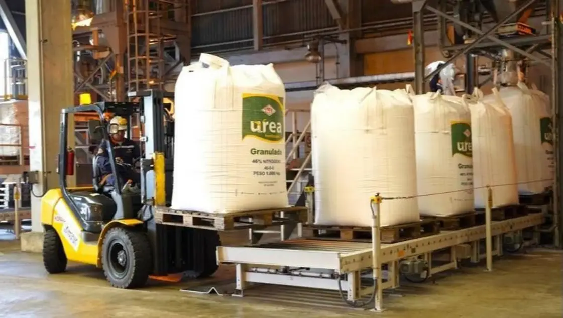 Otra mega inversión en el puerto de Bahía Blanca: Pampa Energía invertirá US$ 2.700 millones para construir una de las mayores plantas de urea del mundo
