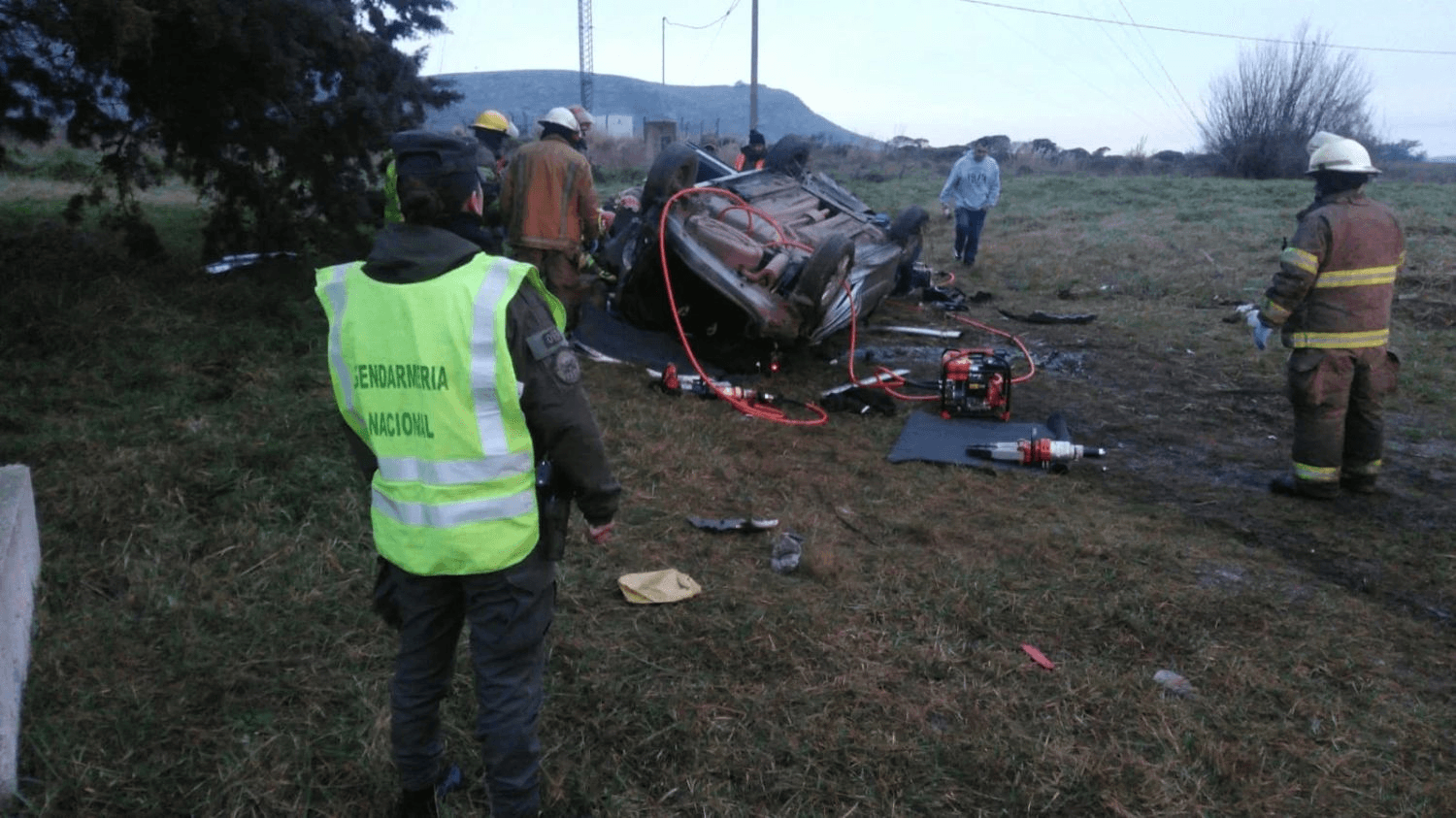 Dos heridos tras un vuelco e incendio en la Ruta 226