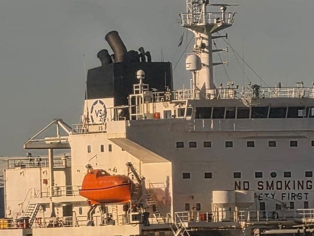 Polémica en Ushuaia: Nación autorizó la operación de un buque británico en el puerto intervenido