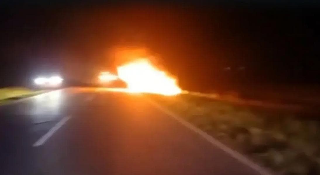 Una camioneta se incendió por una falla mecánica en la Ruta 228
