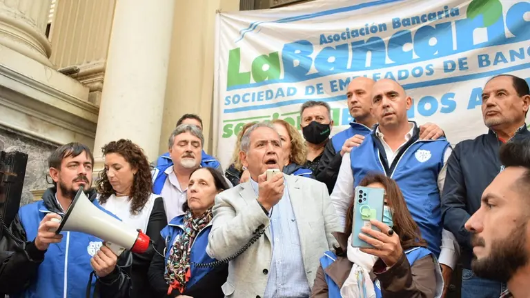 Bancarios cobrarán un bono de más de $2,1 millones por su día