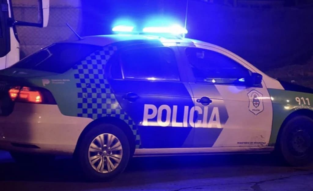 Colisión entre una patrulla policial y un vehículo particular