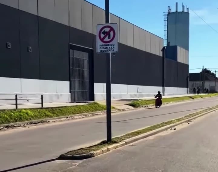 El municipio anuncia que aplicará la ordenanza que prohíbe girar a la izquierda en avenidas y promete multas