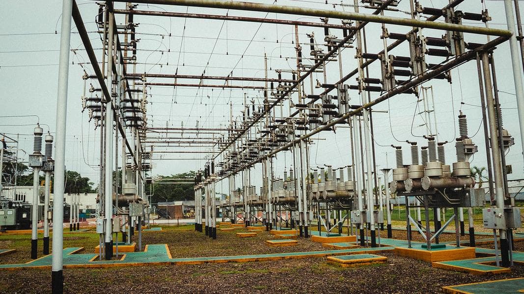 Avanza la obra de repotenciación eléctrica para duplicar el suministro en Quequén