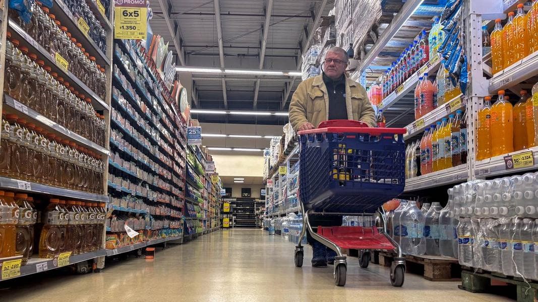 El consumo sigue en baja: cayeron las ventas en supermercados y mayoristas