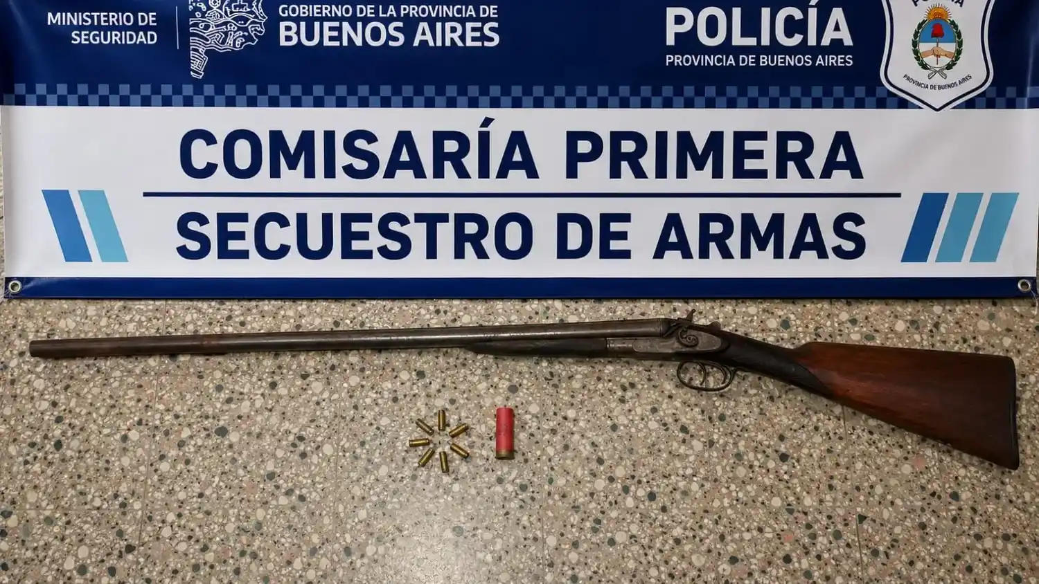 Allanamiento por una denuncia de daños: secuestraron un arma y municiones