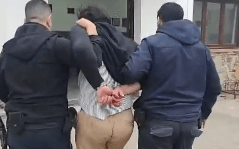 Intentó conducir borracho, amenazó a policías y terminó detenido tras destrozar un patrullero