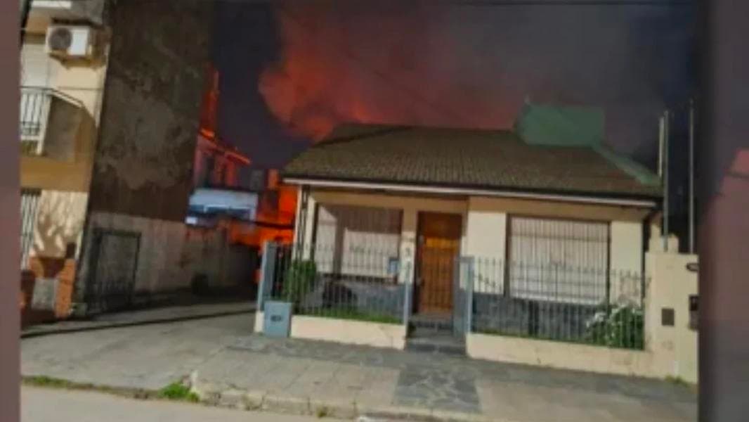 Bomberos controlaron un principio de incendio en un galpón