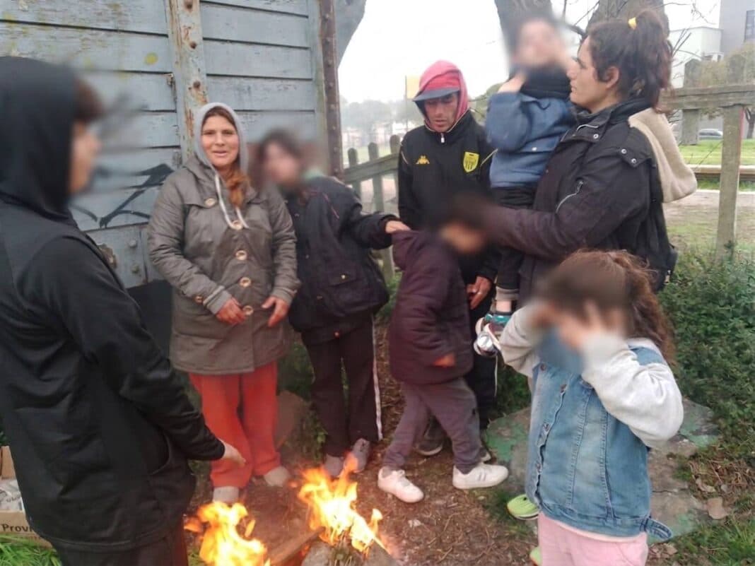 Una discusión miserable: Tandil y Azul se pelean por quién debe hacerse cargo de una familia vulnerable
