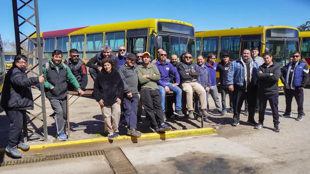 El paro de colectivos lleva 24 horas y no hay señales de una solución inmediata